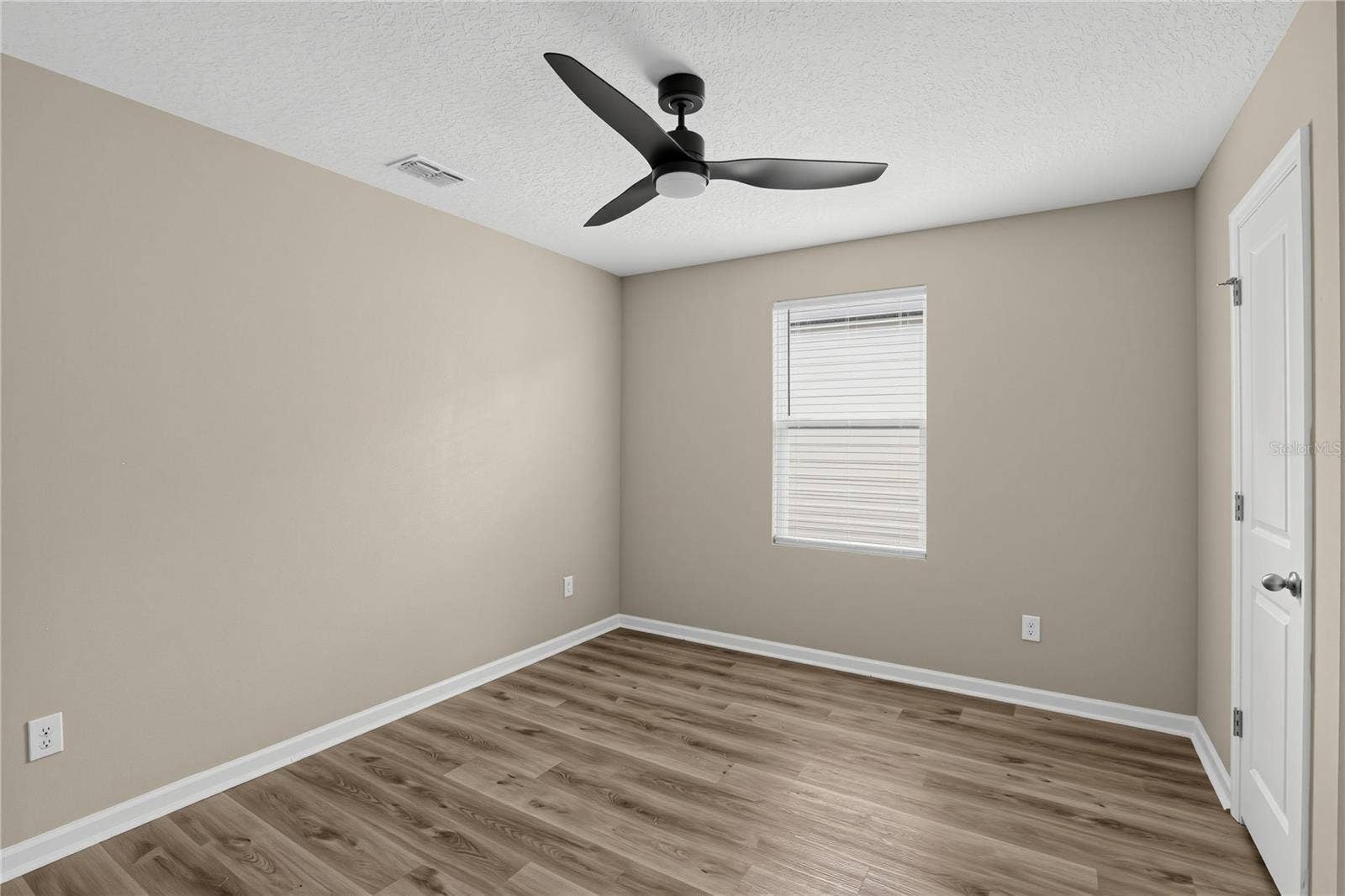 1033 CADES COVE WAY, Deland, FL 32720 1033 CADES COVE WAY, Deland, FL 32720