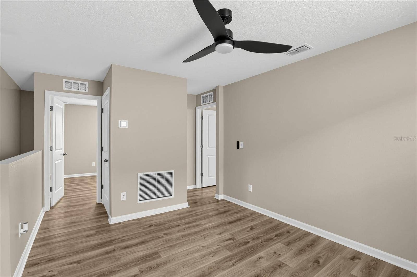 1033 CADES COVE WAY, Deland, FL 32720 1033 CADES COVE WAY, Deland, FL 32720
