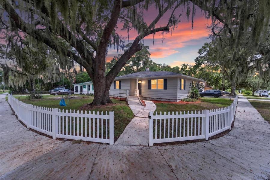 Property photo for 703 INTERLACHEN PKWY, Lakeland, FL