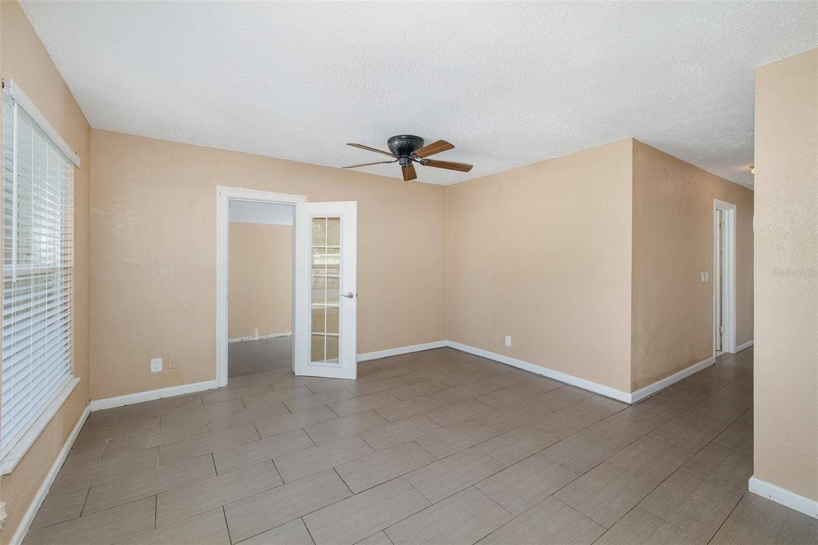 4403 GANDY CIRCLE, Tampa, FL 33616 living room