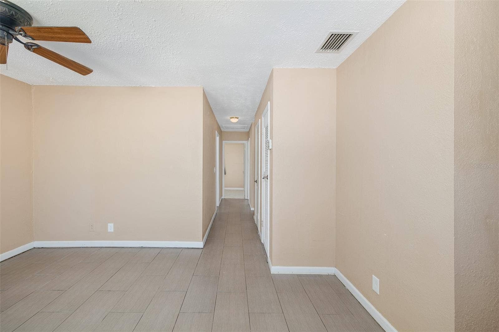 4403 GANDY CIRCLE, Tampa, FL 33616 Living room