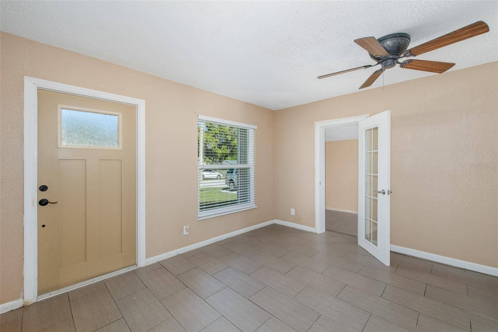 4403 GANDY CIRCLE, Tampa, FL 33616 living room