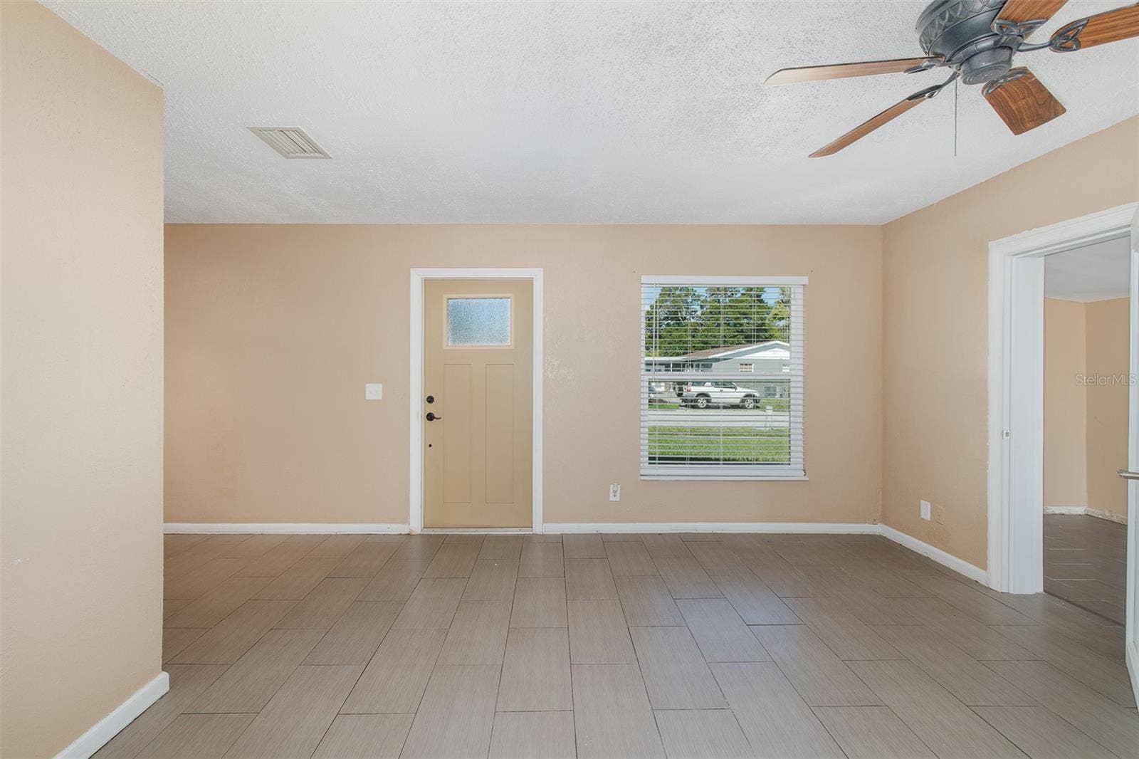 4403 GANDY CIRCLE, Tampa, FL 33616 living room