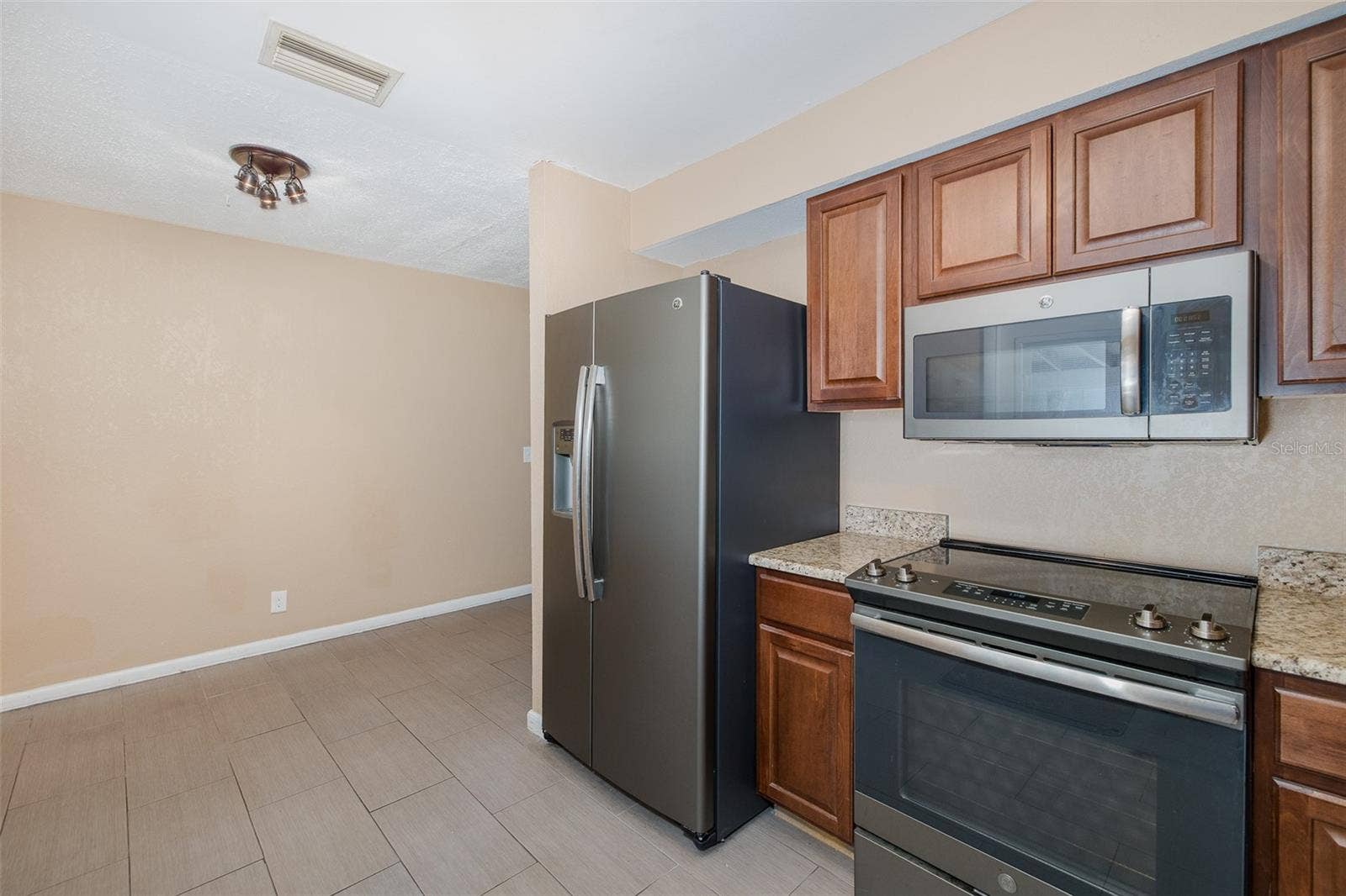 4403 GANDY CIRCLE, Tampa, FL 33616 Kitchen