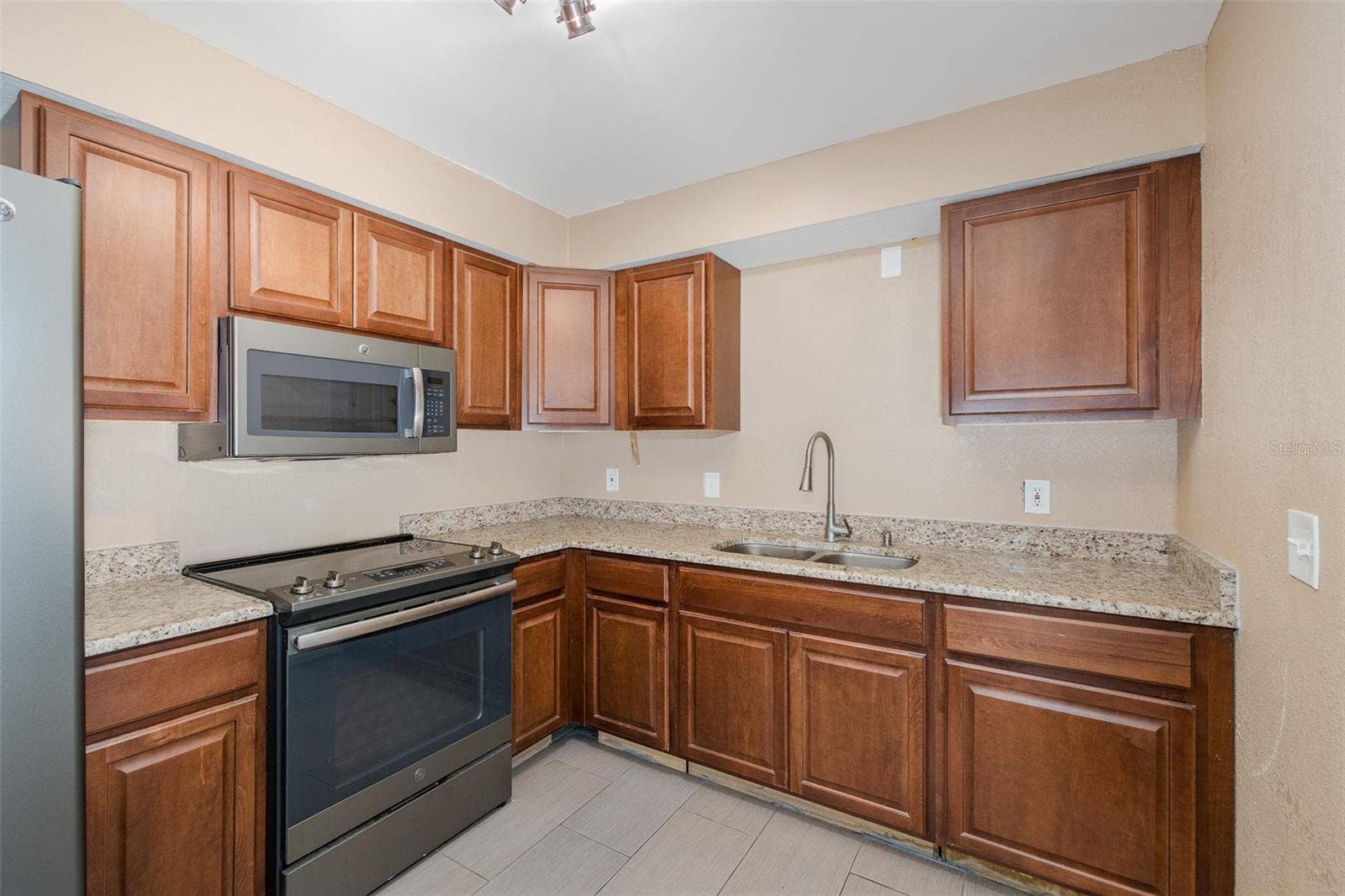 4403 GANDY CIRCLE, Tampa, FL 33616 Kitchen