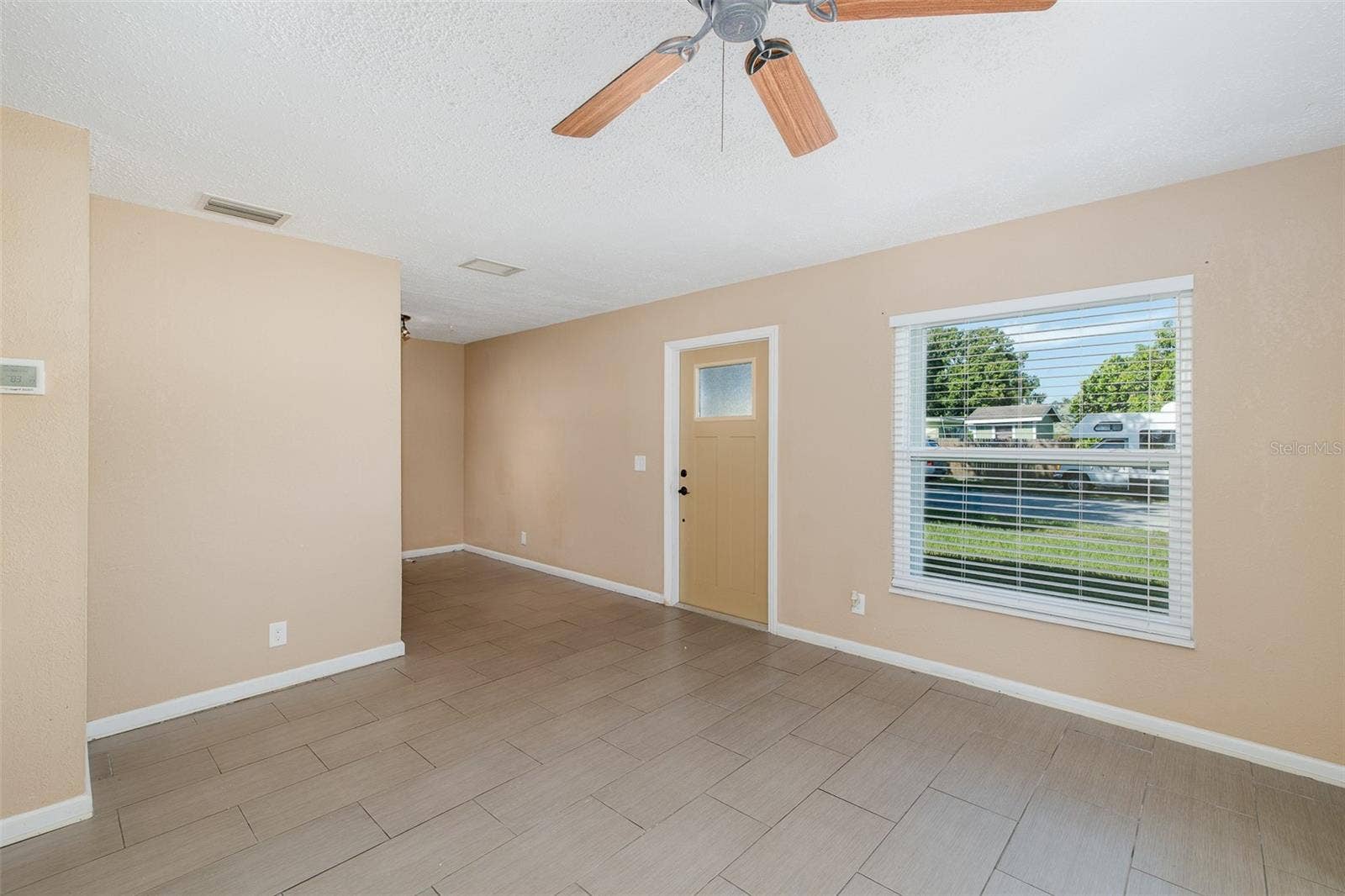 4403 GANDY CIRCLE, Tampa, FL 33616 Living room