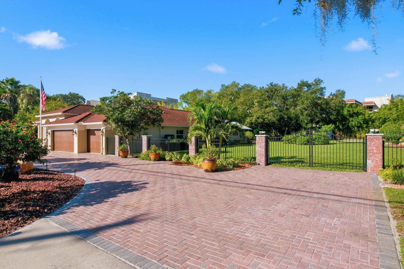 580 S FLORIDA AVENUE, Tarpon Springs, FL 34689 580 S FLORIDA AVENUE, Tarpon Springs, FL 34689