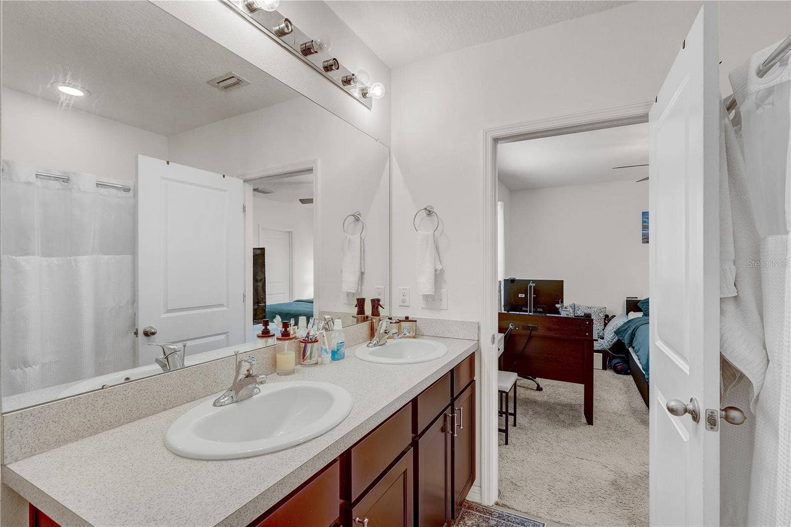 9904 HOUND CHASE DRIVE, Gibsonton, FL 33534 9904 HOUND CHASE DRIVE, Gibsonton, FL 33534