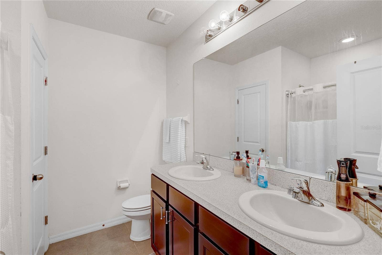 9904 HOUND CHASE DRIVE, Gibsonton, FL 33534 9904 HOUND CHASE DRIVE, Gibsonton, FL 33534