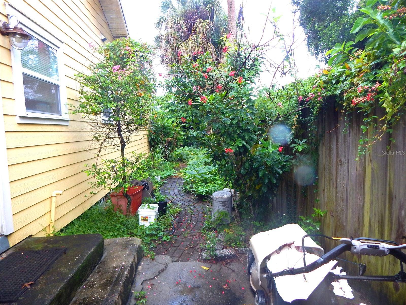 8608 N 9TH STREET, Tampa, FL 33604 8608 N 9TH STREET, Tampa, FL 33604