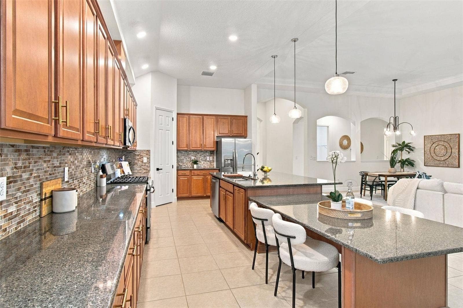 901 GRAND CRESTA AVENUE, Brandon, FL 33511