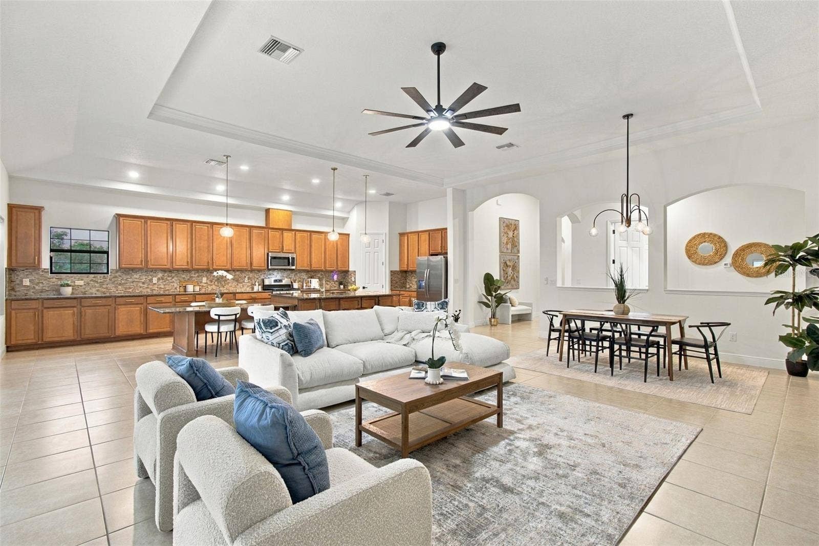 901 GRAND CRESTA AVENUE, Brandon, FL 33511