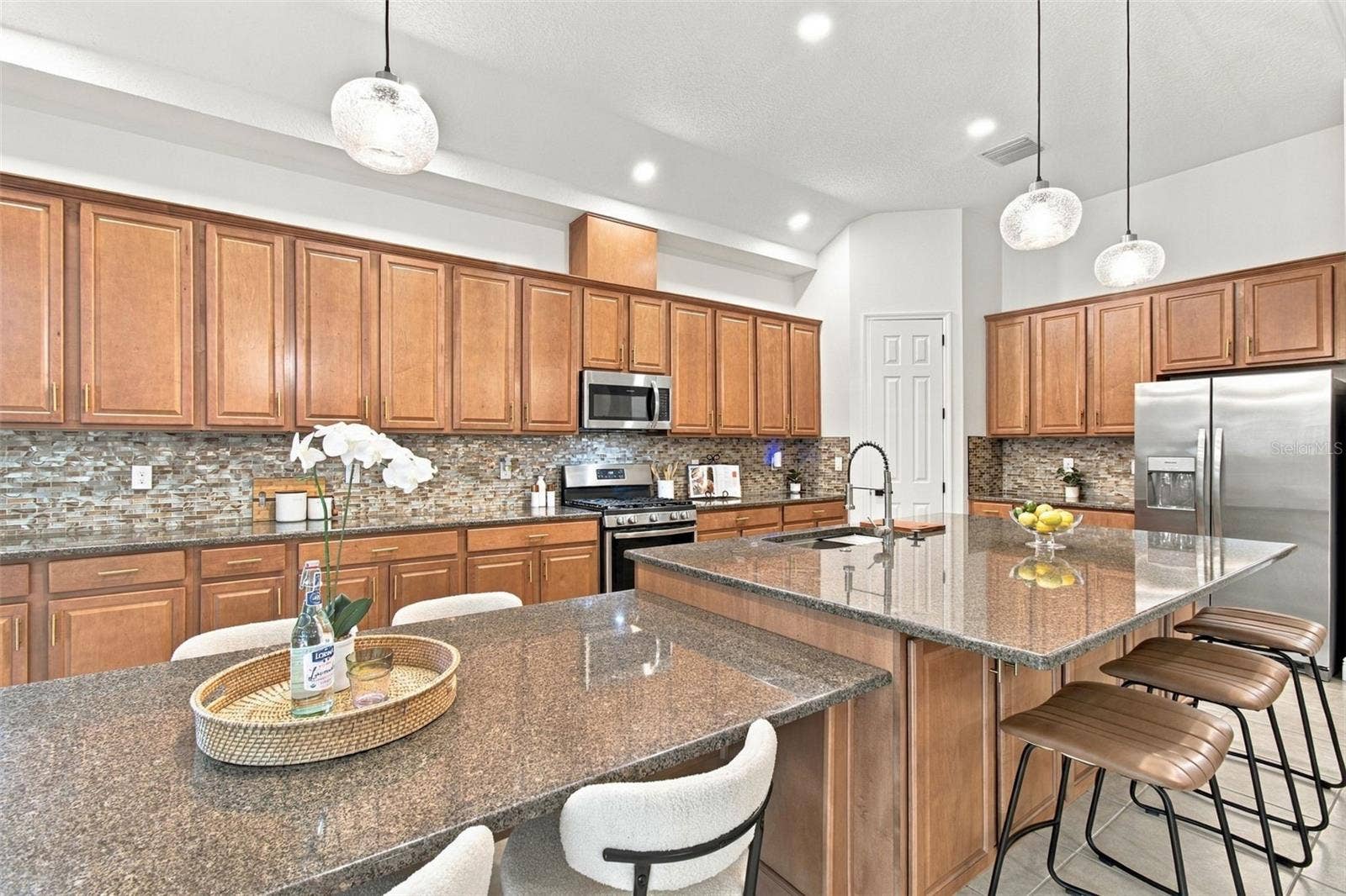 901 GRAND CRESTA AVENUE, Brandon, FL 33511