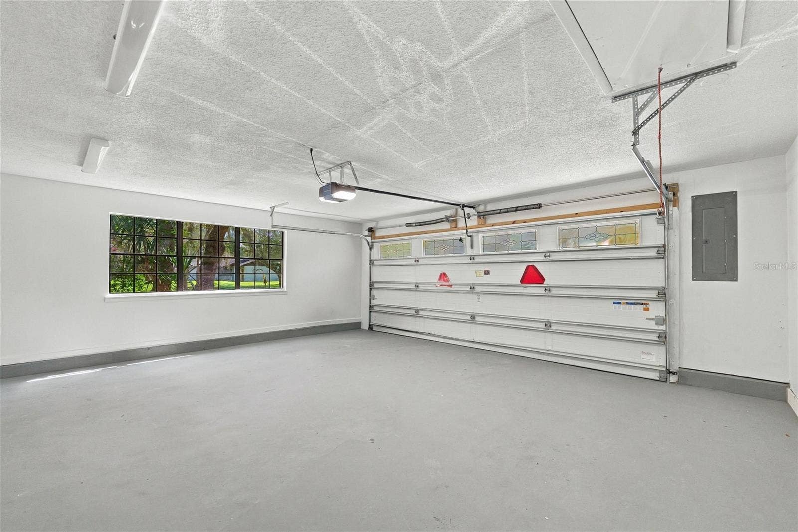 5413 BERNADETTE DRIVE, Zephyrhills, FL 33541 5413 BERNADETTE DRIVE, Zephyrhills, FL 33541