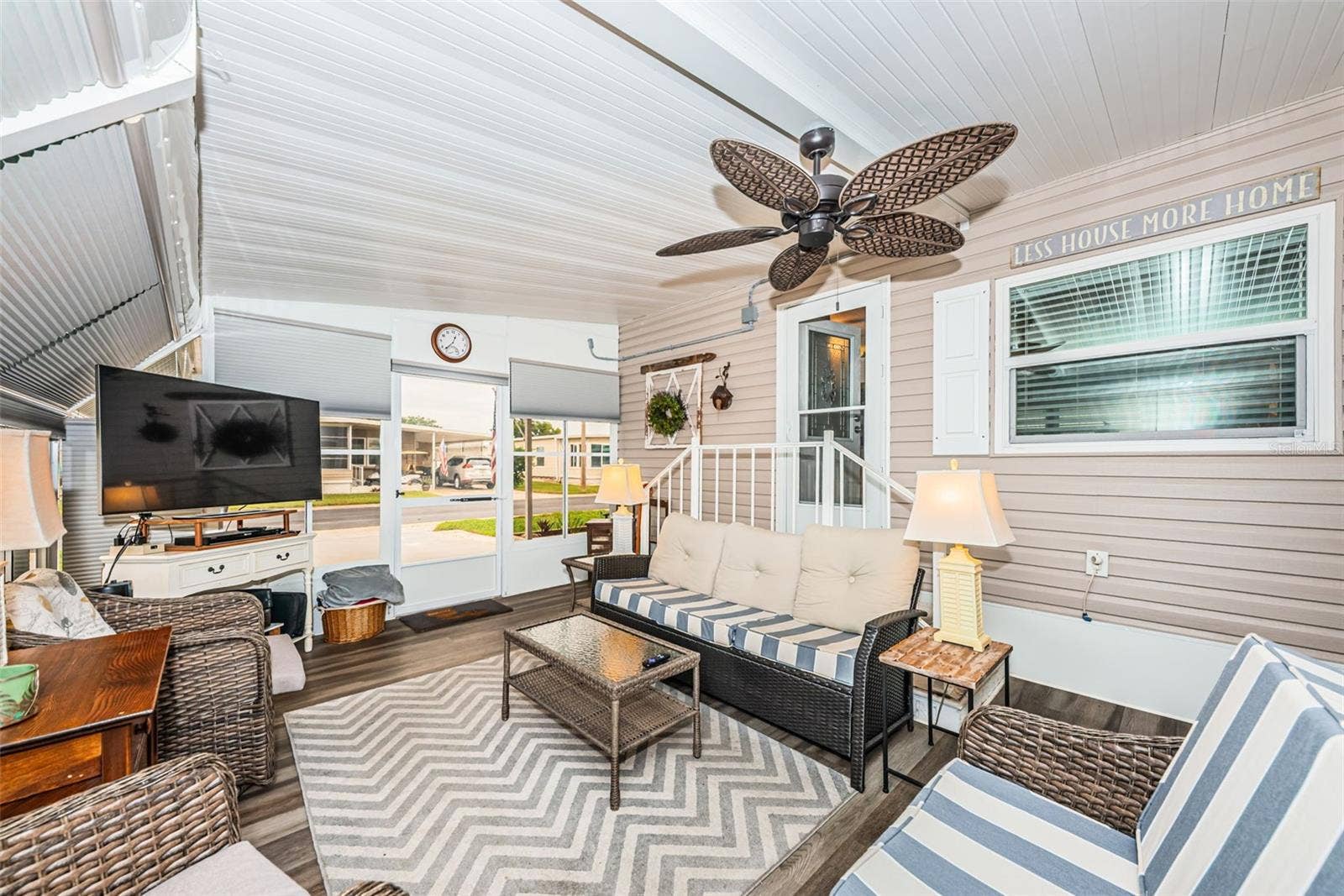 39820 US HIGHWAY 19 N, #237, Tarpon Springs, FL 34689 Bonus Room