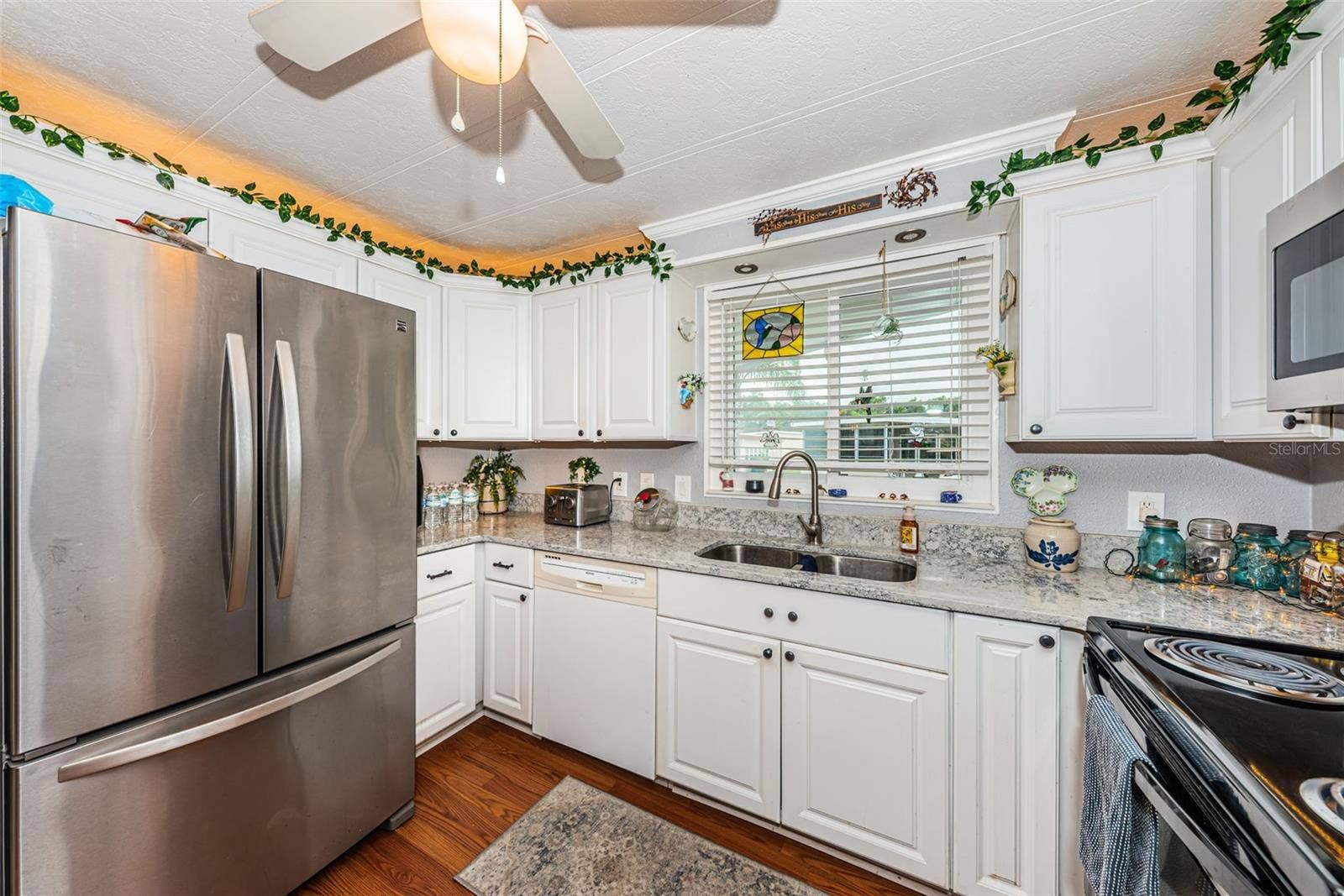 39820 US HIGHWAY 19 N, #237, Tarpon Springs, FL 34689 Kitchen