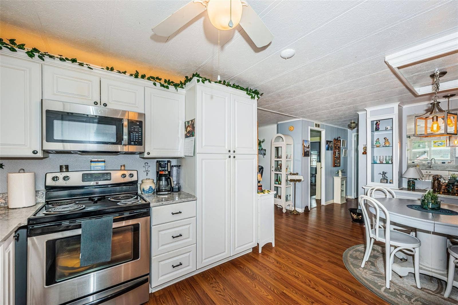 39820 US HIGHWAY 19 N, #237, Tarpon Springs, FL 34689 Kitchen