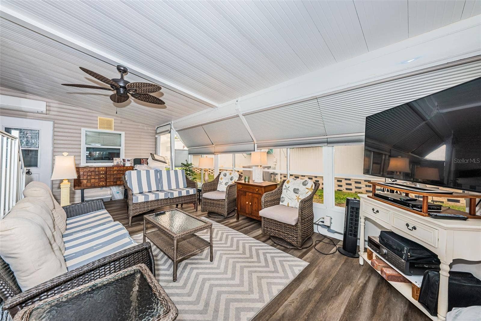 39820 US HIGHWAY 19 N, #237, Tarpon Springs, FL 34689 Bonus Room