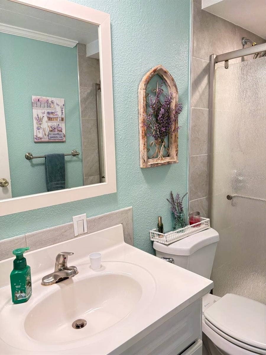 39820 US HIGHWAY 19 N, #237, Tarpon Springs, FL 34689 Main Bathroom