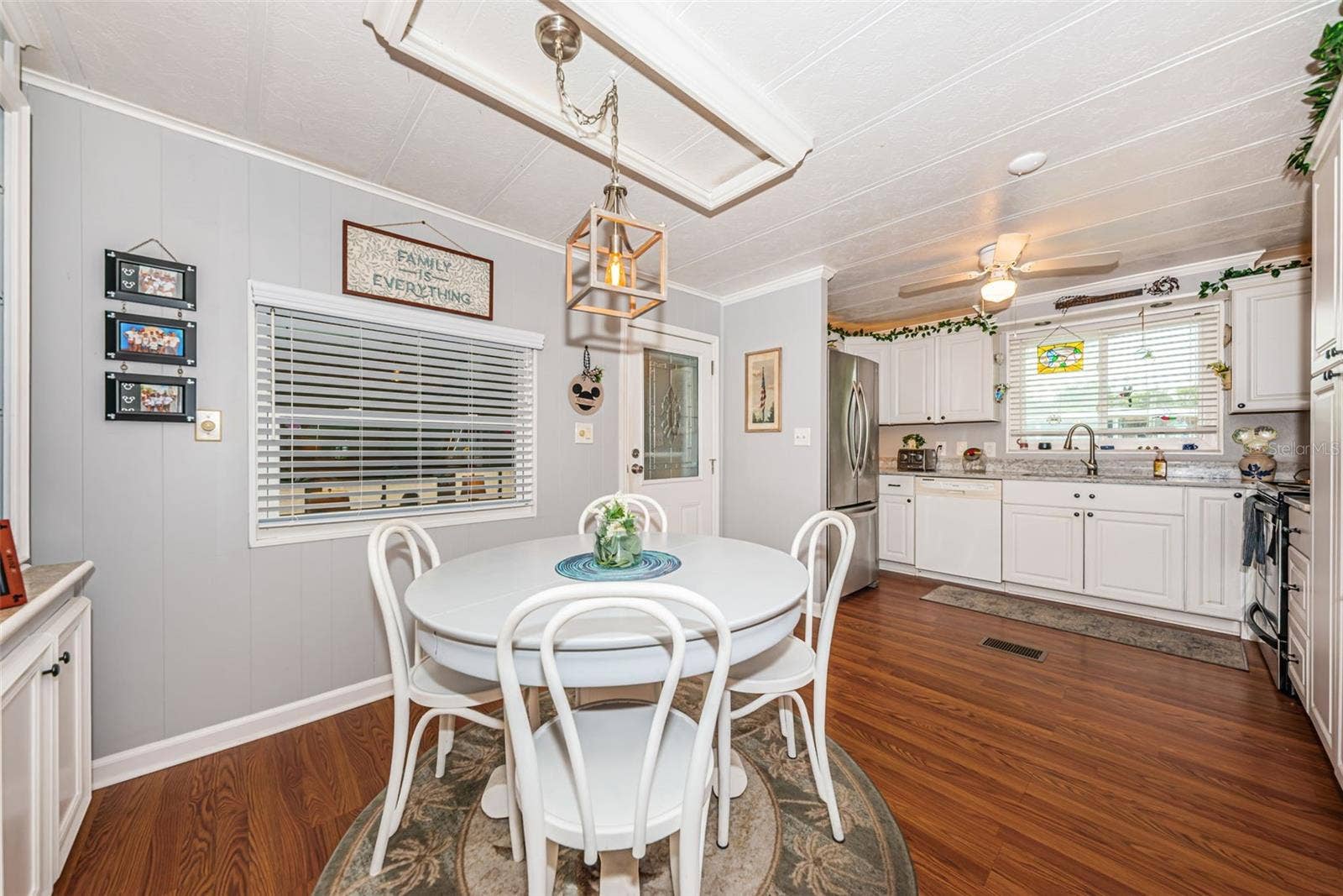 39820 US HIGHWAY 19 N, #237, Tarpon Springs, FL 34689 Dinette
