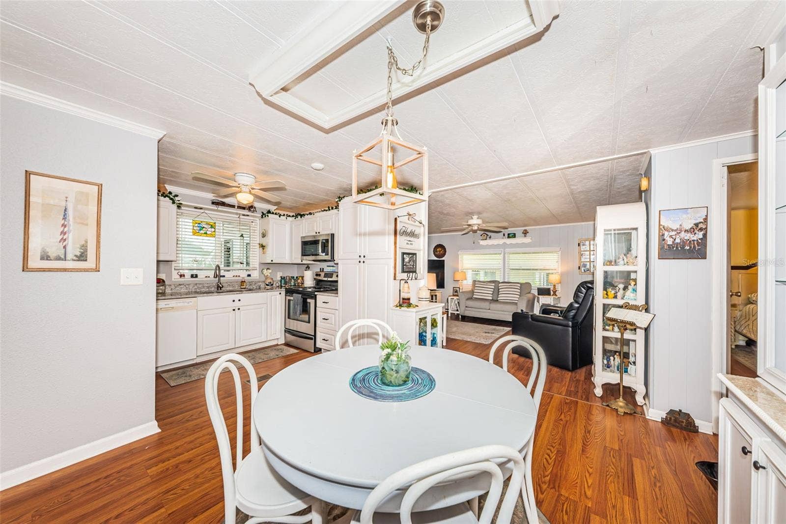 39820 US HIGHWAY 19 N, #237, Tarpon Springs, FL 34689 Dinette