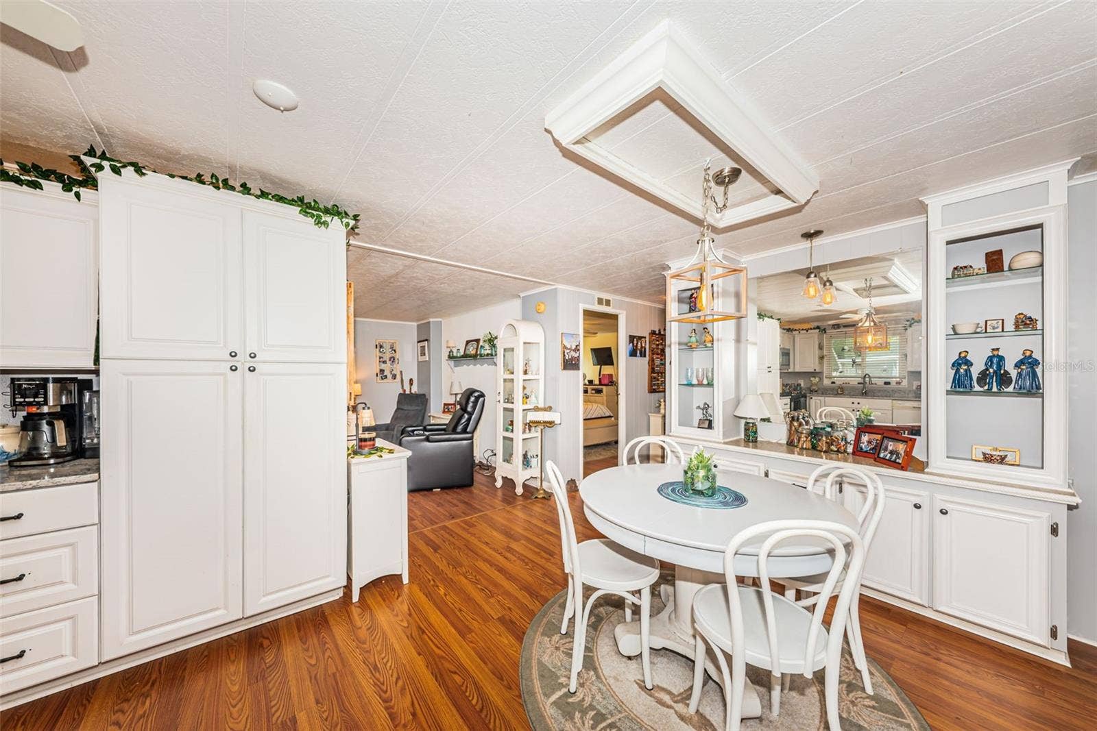 39820 US HIGHWAY 19 N, #237, Tarpon Springs, FL 34689 Dinette