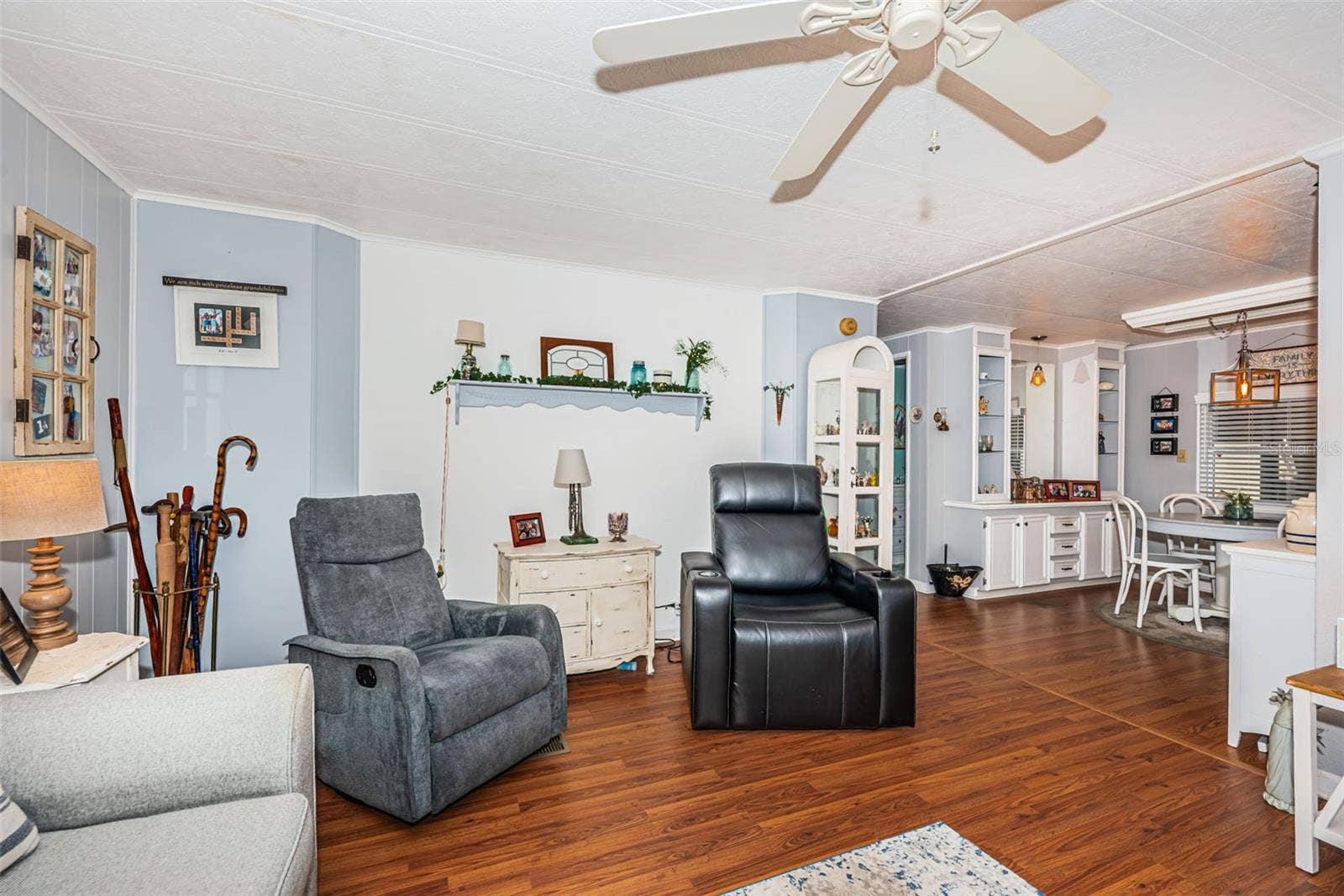 39820 US HIGHWAY 19 N, #237, Tarpon Springs, FL 34689 Living Room
