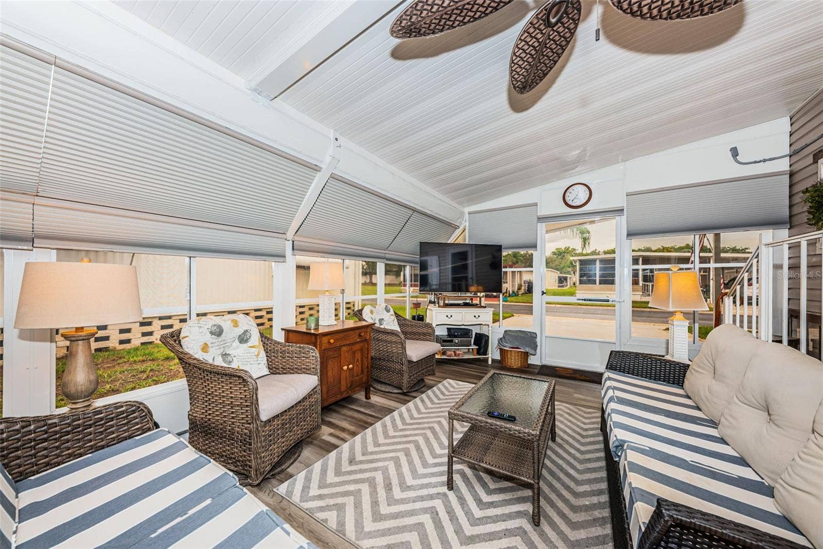 39820 US HIGHWAY 19 N, #237, Tarpon Springs, FL 34689 Bonus Room