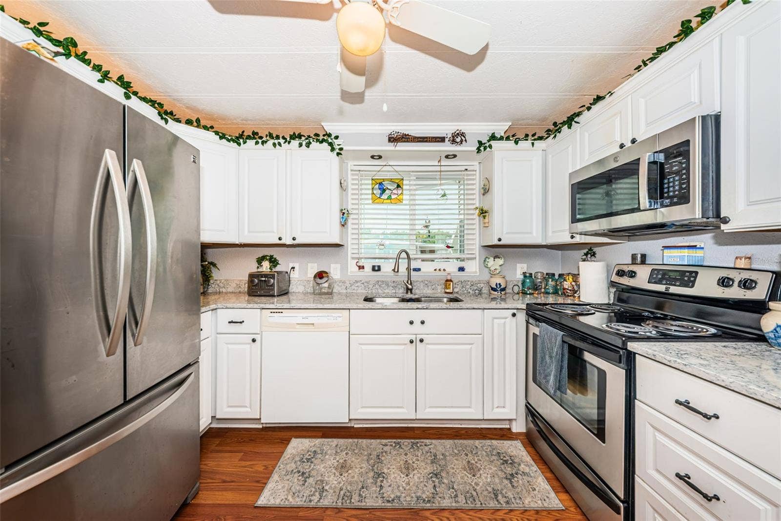 39820 US HIGHWAY 19 N, #237, Tarpon Springs, FL 34689 Kitchen
