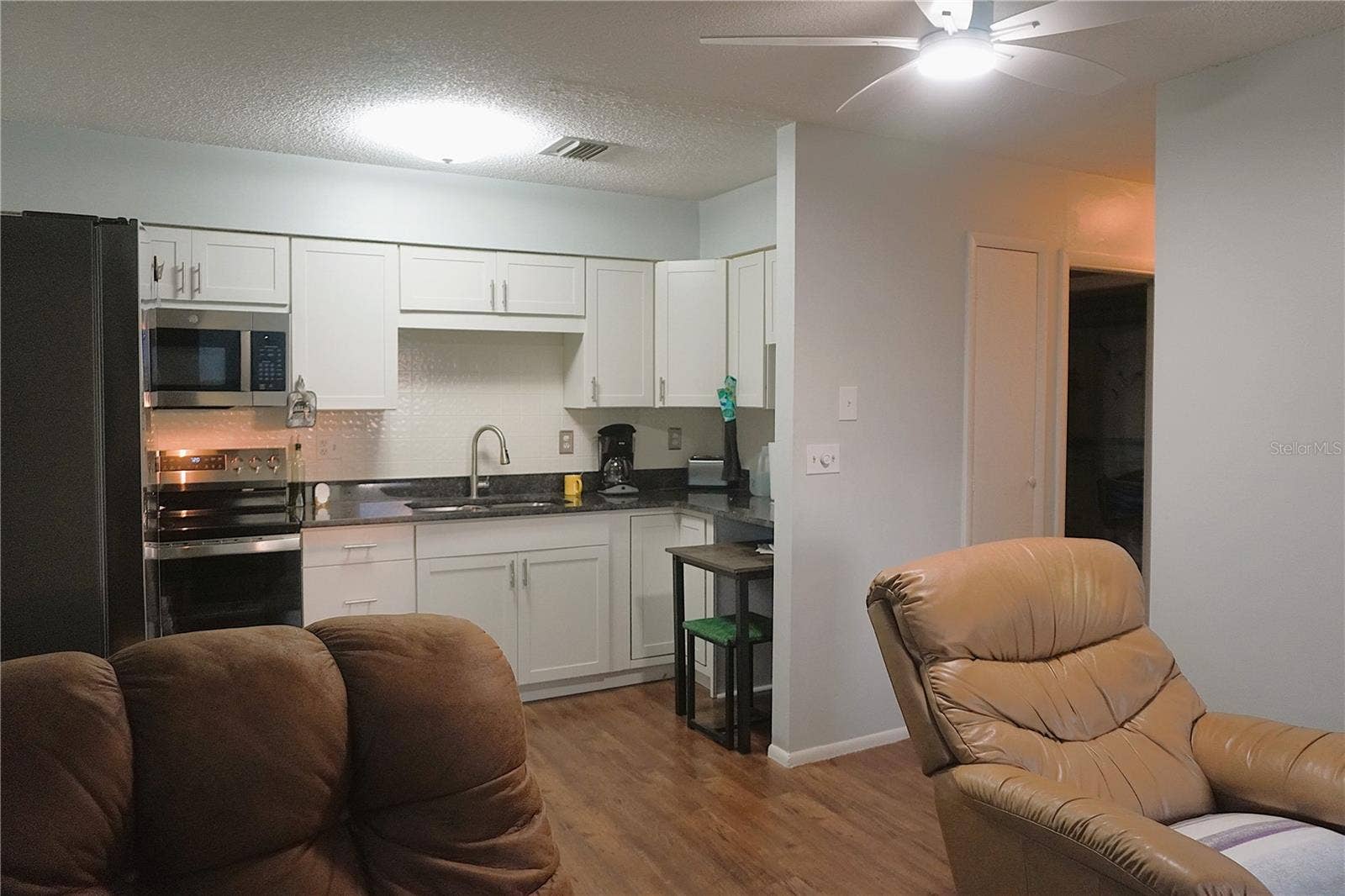 4337 TAHITIAN GARDENS CIRCLE, #E, Holiday, FL 34691 Kitchen