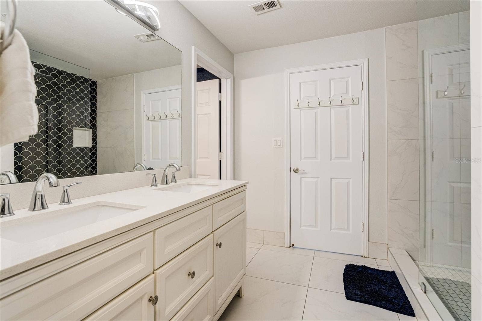 1230 S MISSOURI AVENUE, #704, Clearwater, FL 33756 Primary bath with dual vanities