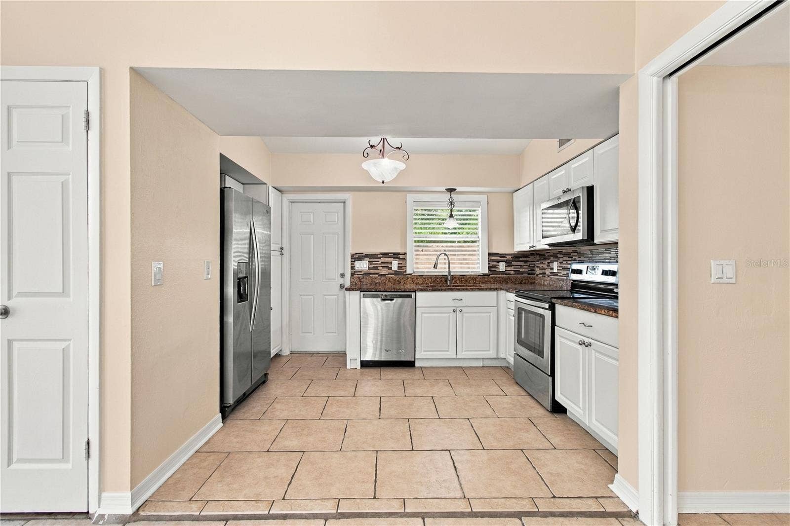 10312 LAKE CARROLL WAY, Tampa, FL 33618 Kitchen
