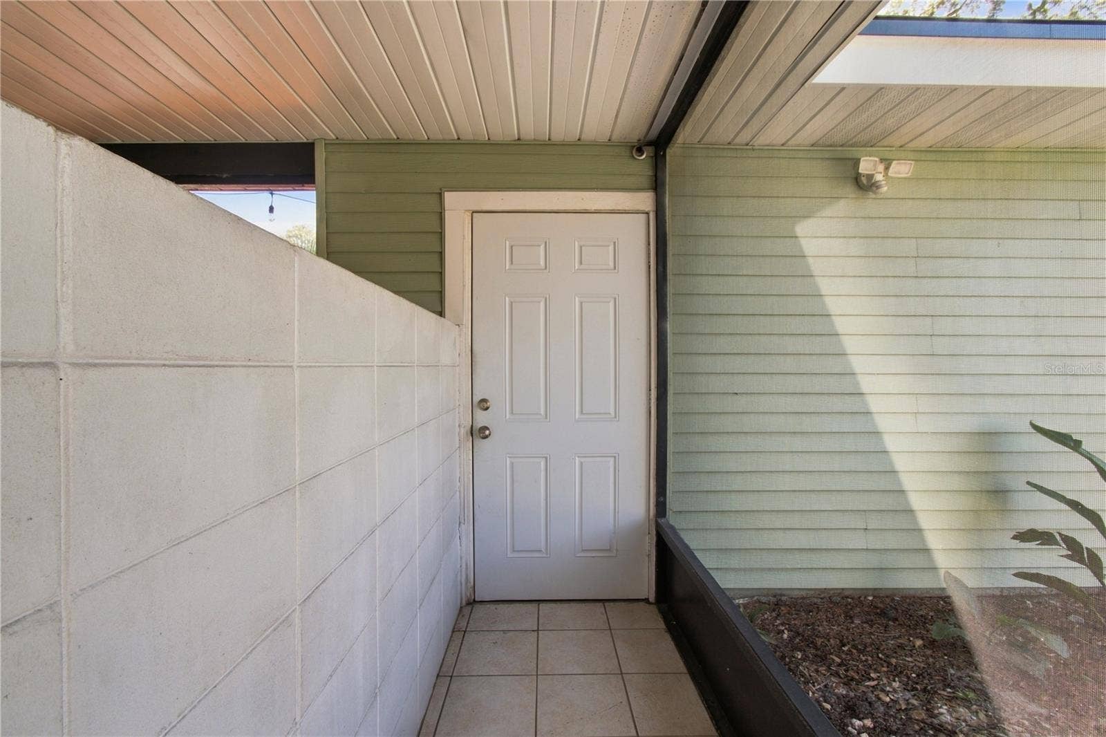 10312 LAKE CARROLL WAY, Tampa, FL 33618 Entry to Garage