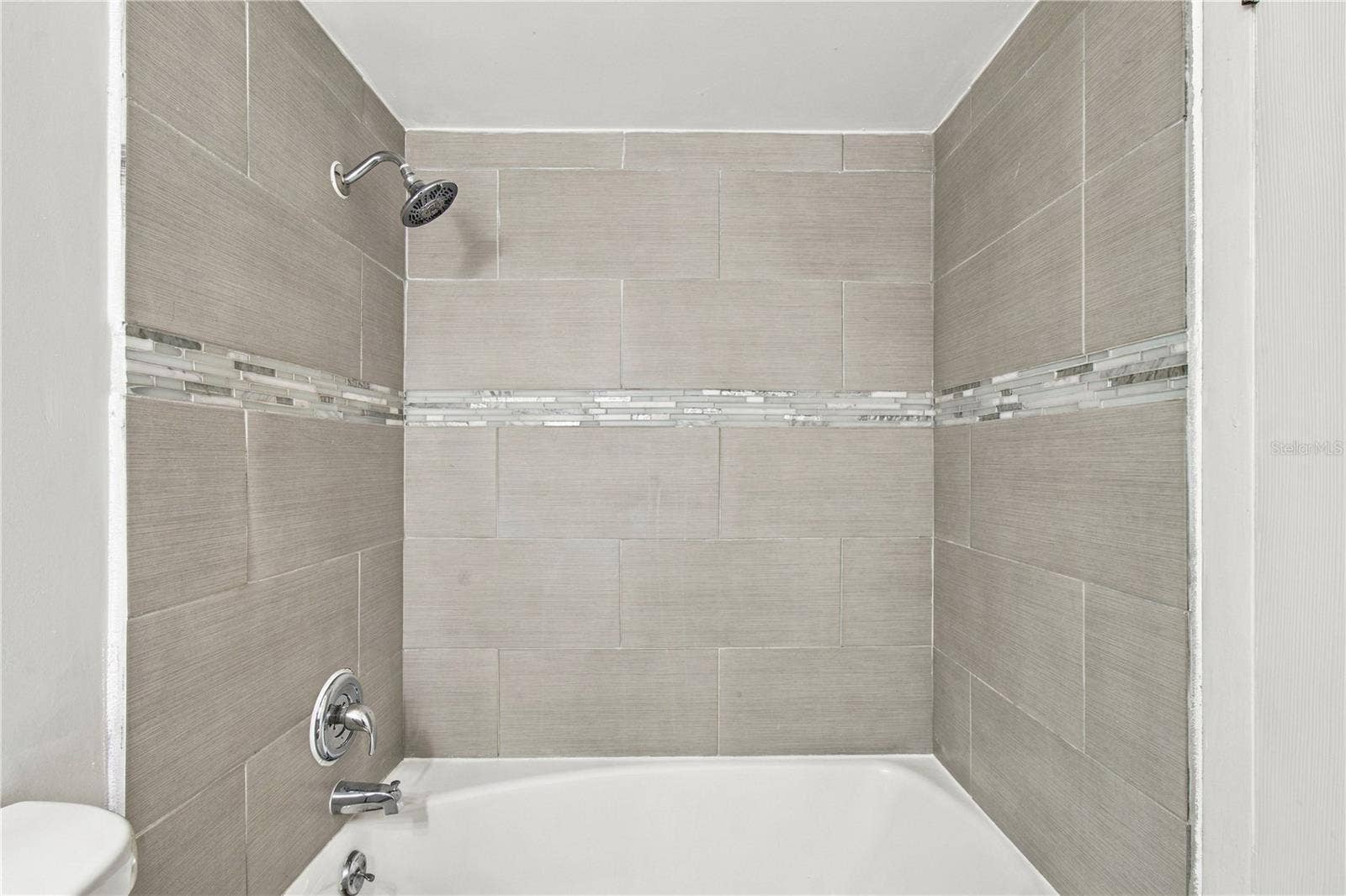 10312 LAKE CARROLL WAY, Tampa, FL 33618 Guest Bathroom