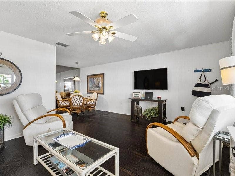 650 PINELLAS POINT DRIVE S, #240, St Petersburg, FL 33705 650 PINELLAS POINT DRIVE S, #240, St Petersburg, FL 33705