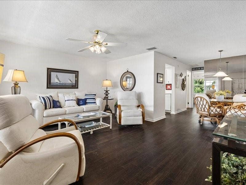 650 PINELLAS POINT DRIVE S, #240, St Petersburg, FL 33705 650 PINELLAS POINT DRIVE S, #240, St Petersburg, FL 33705