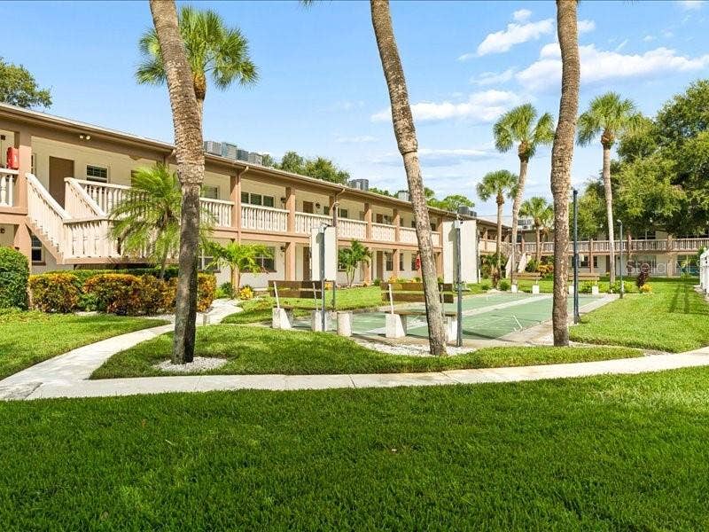 650 PINELLAS POINT DRIVE S, #240, St Petersburg, FL 33705 650 PINELLAS POINT DRIVE S, #240, St Petersburg, FL 33705