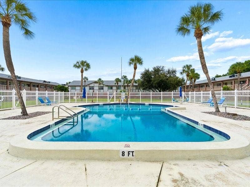 650 PINELLAS POINT DRIVE S, #240, St Petersburg, FL 33705 650 PINELLAS POINT DRIVE S, #240, St Petersburg, FL 33705