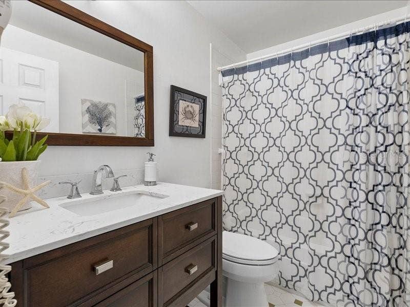 650 PINELLAS POINT DRIVE S, #240, St Petersburg, FL 33705 650 PINELLAS POINT DRIVE S, #240, St Petersburg, FL 33705