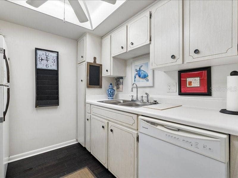 650 PINELLAS POINT DRIVE S, #240, St Petersburg, FL 33705 650 PINELLAS POINT DRIVE S, #240, St Petersburg, FL 33705
