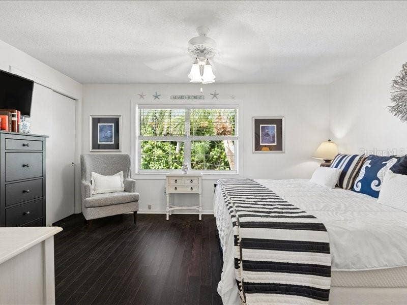 650 PINELLAS POINT DRIVE S, #240, St Petersburg, FL 33705 650 PINELLAS POINT DRIVE S, #240, St Petersburg, FL 33705