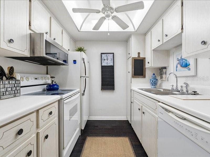 650 PINELLAS POINT DRIVE S, #240, St Petersburg, FL 33705 650 PINELLAS POINT DRIVE S, #240, St Petersburg, FL 33705