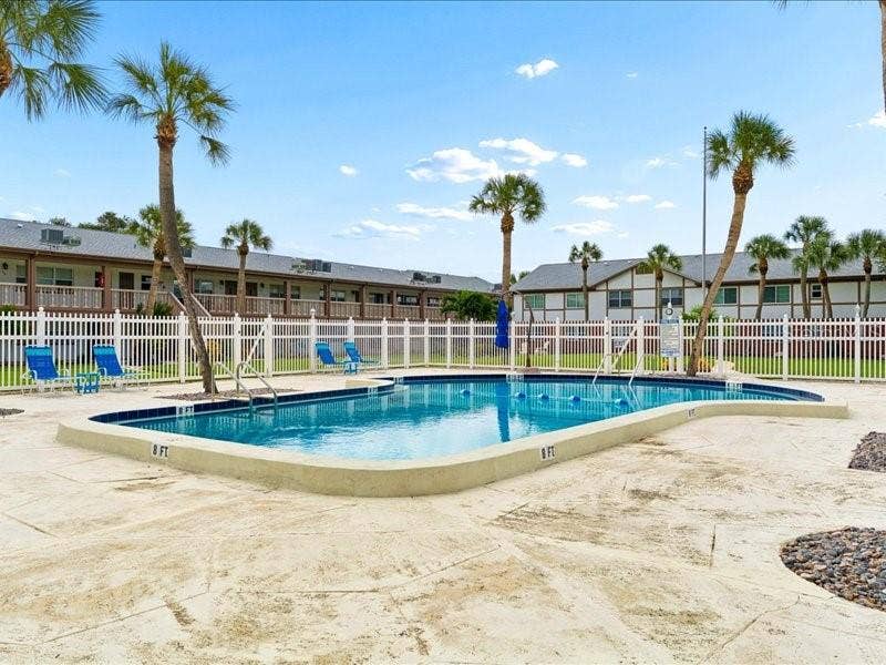 650 PINELLAS POINT DRIVE S, #240, St Petersburg, FL 33705 650 PINELLAS POINT DRIVE S, #240, St Petersburg, FL 33705