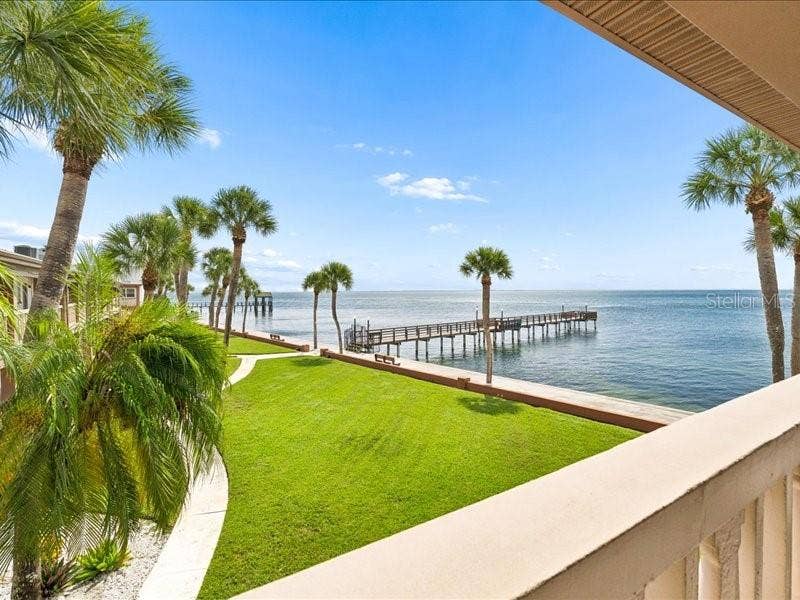 650 PINELLAS POINT DRIVE S, #240, St Petersburg, FL 33705 650 PINELLAS POINT DRIVE S, #240, St Petersburg, FL 33705
