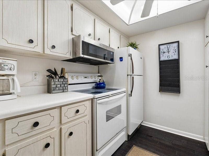 650 PINELLAS POINT DRIVE S, #240, St Petersburg, FL 33705 650 PINELLAS POINT DRIVE S, #240, St Petersburg, FL 33705