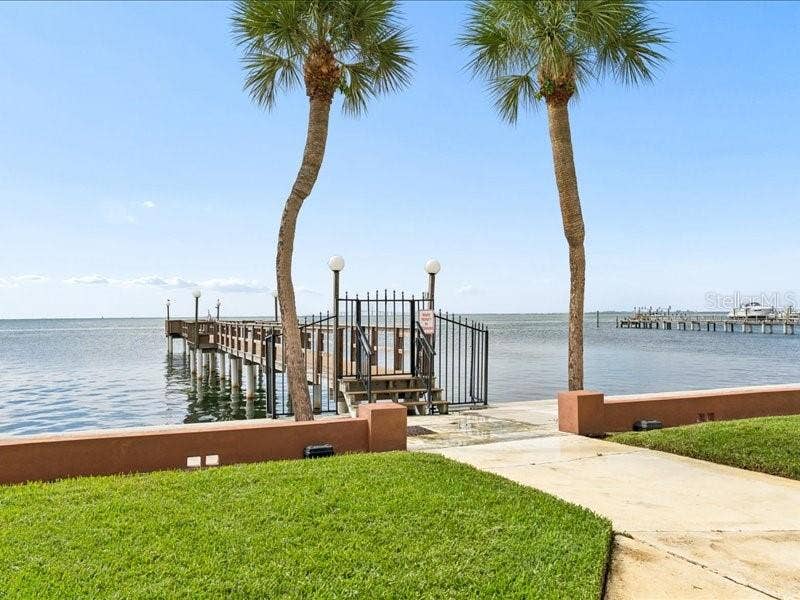 650 PINELLAS POINT DRIVE S, #240, St Petersburg, FL 33705 650 PINELLAS POINT DRIVE S, #240, St Petersburg, FL 33705