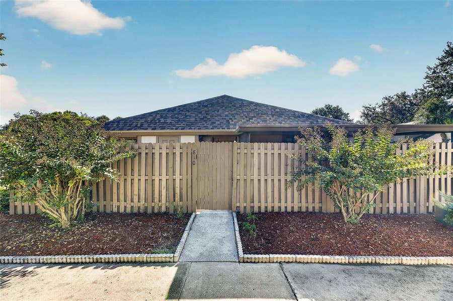 Property photo for 810 HUNTERS COURT, Brandon, FL