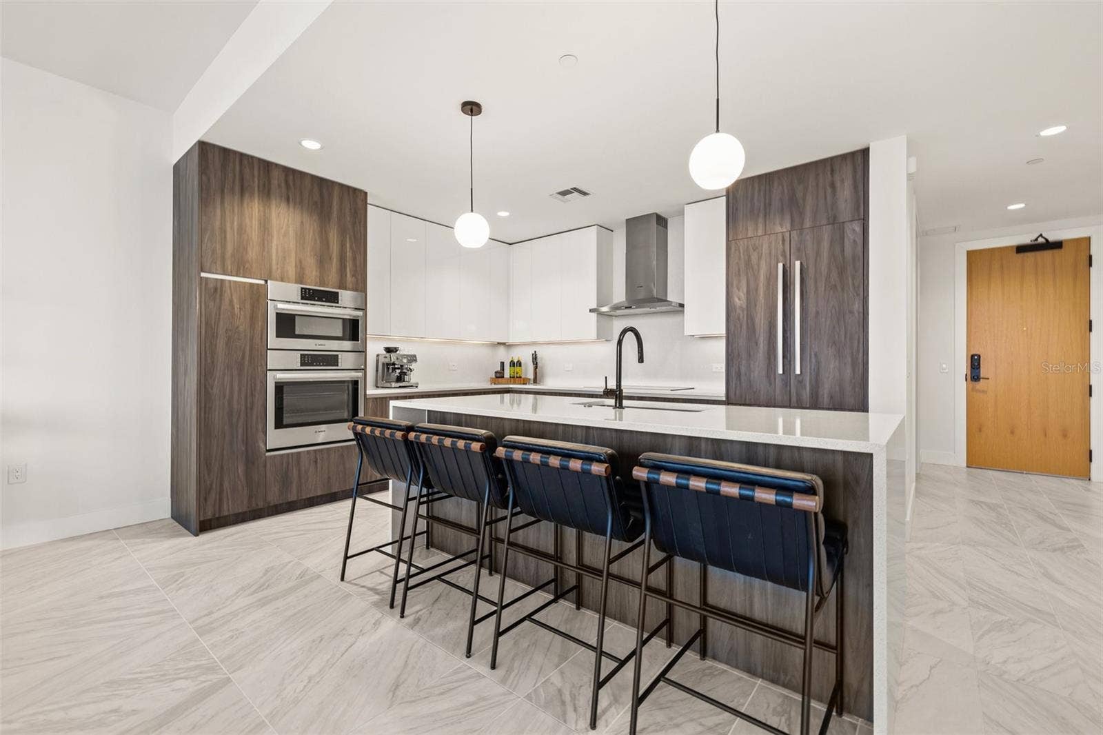 777 3RD AVENUE N, #806, St Petersburg, FL 33701
