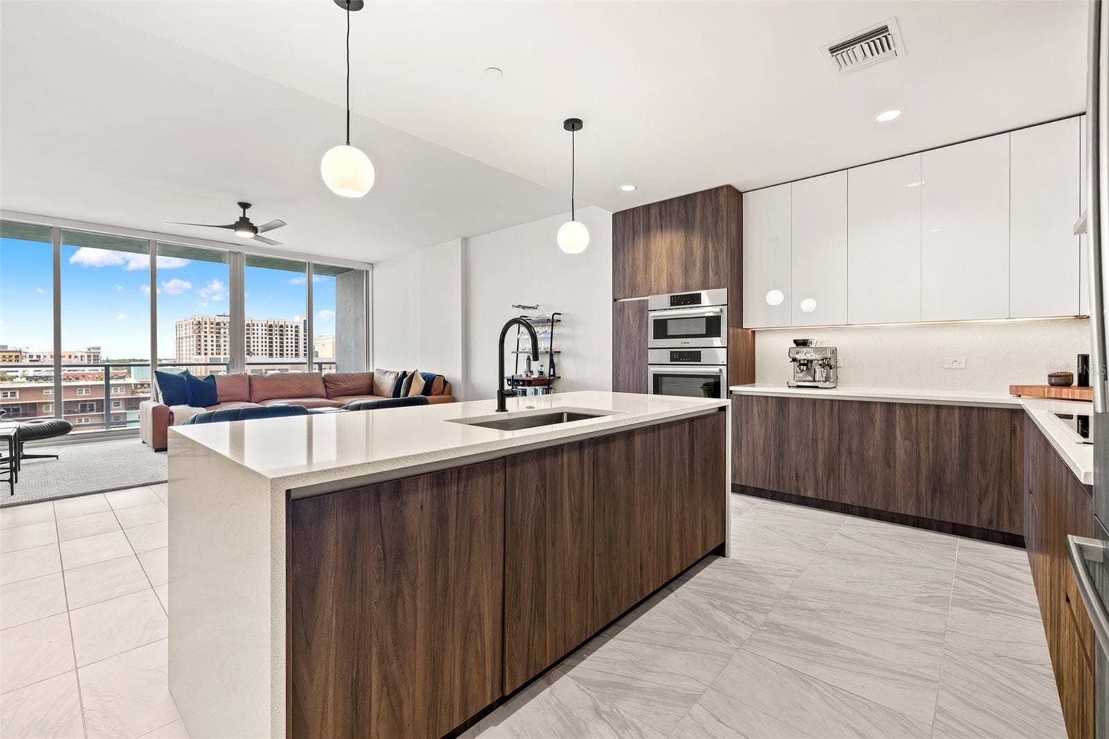 777 3RD AVENUE N, #806, St Petersburg, FL 33701