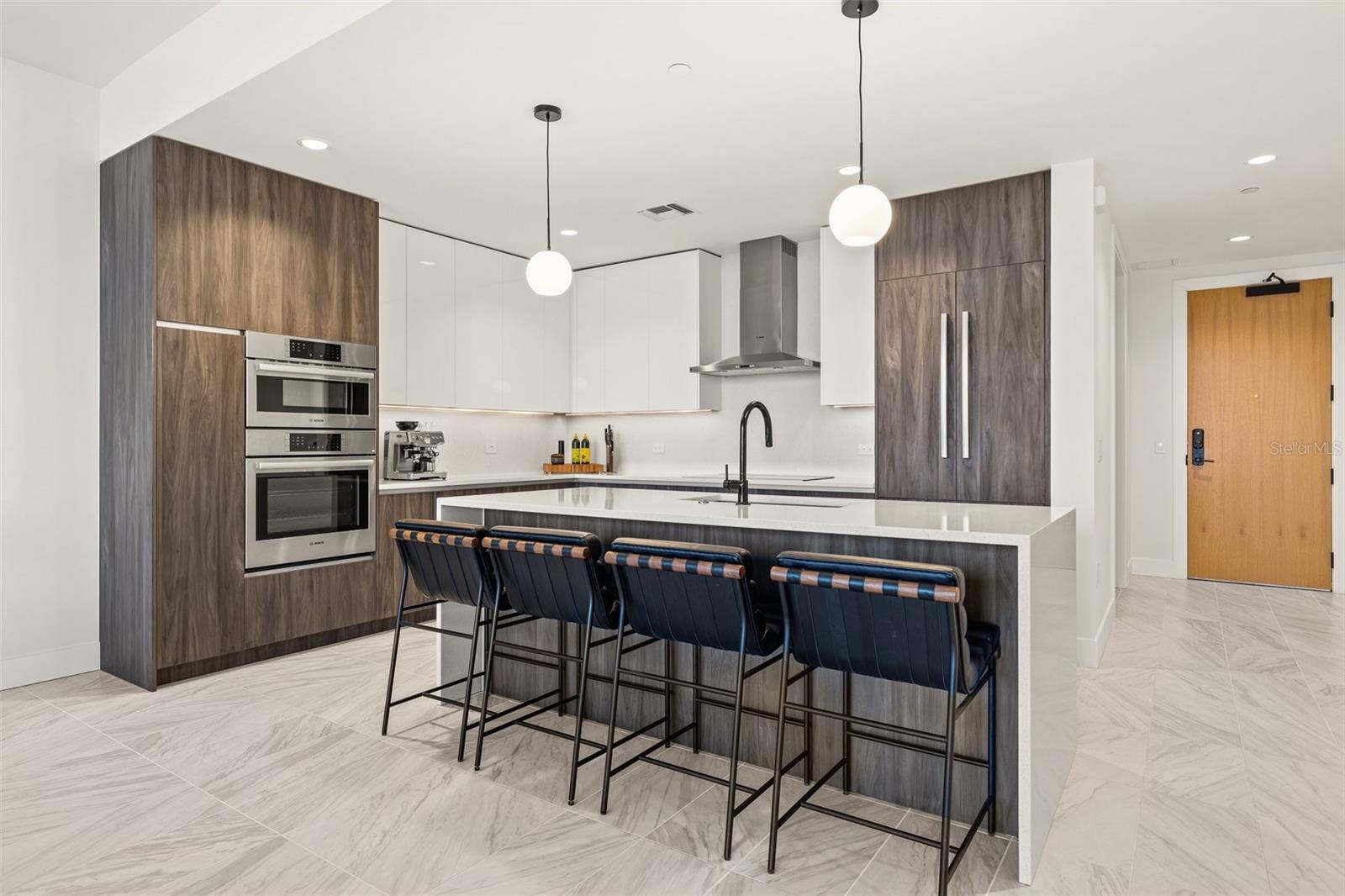 777 3RD AVENUE N, #806, St Petersburg, FL 33701